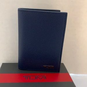 NWOT Tumi multi window card case / wallet